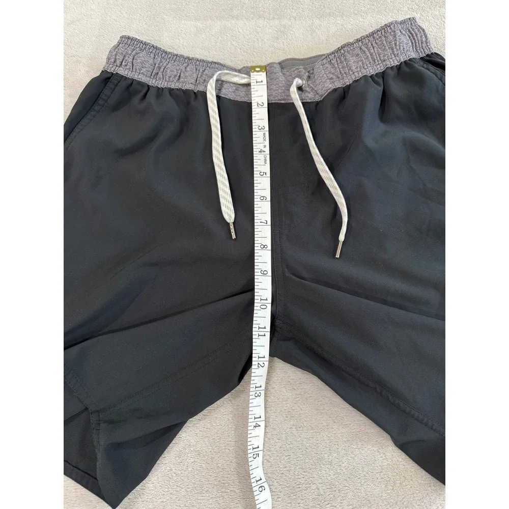 Vuori Kore Shorts Mens Small Black Grey Athletic Training Lined Gym Workout 7.5